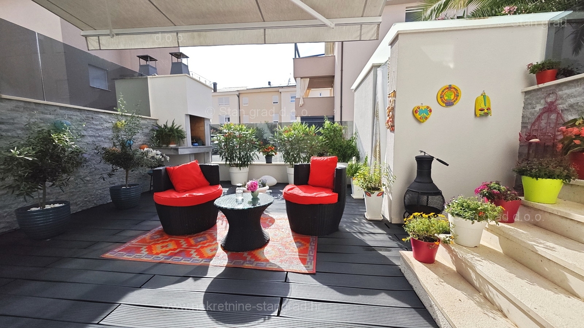 Njivice, bilocale arredato a 150 m dal mare!