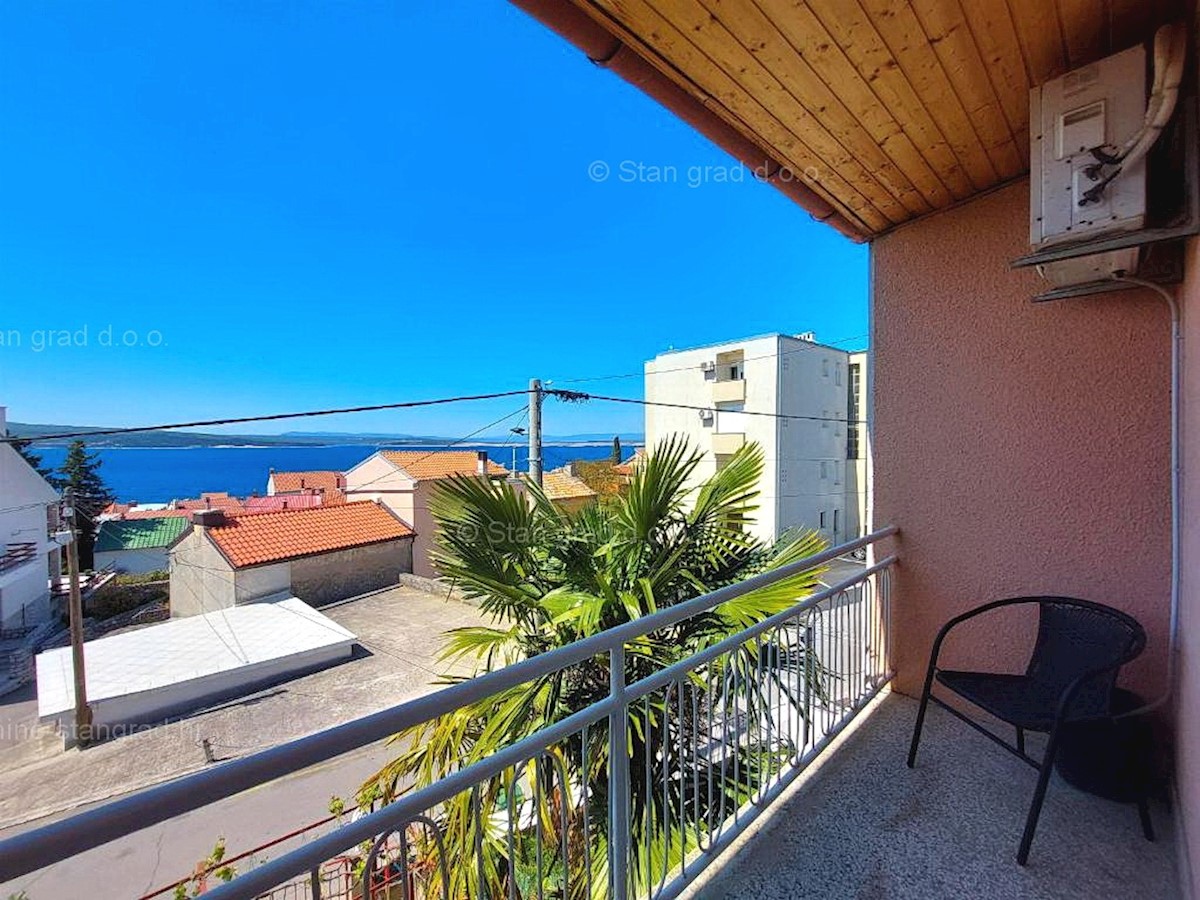 Crikvenica, piano della casa con terrazze e garage, a 300 m dal mare!