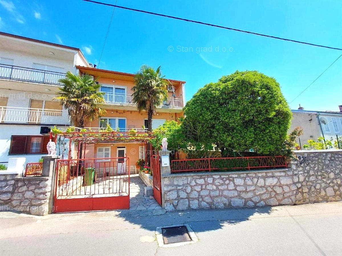 Crikvenica, piano della casa con terrazze e garage, a 300 m dal mare!