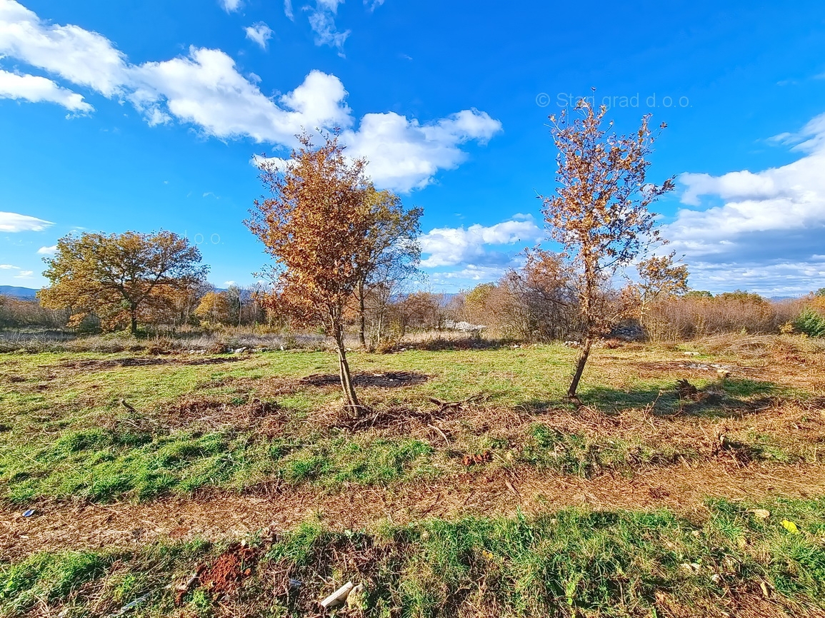 Malinska, terreno edificabile con progettazione concettuale e vista!