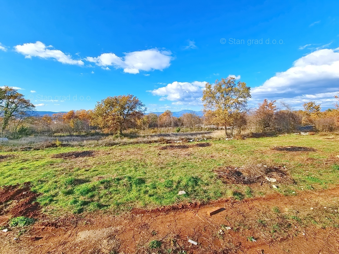 Malinska, terreno edificabile con progettazione concettuale e vista!