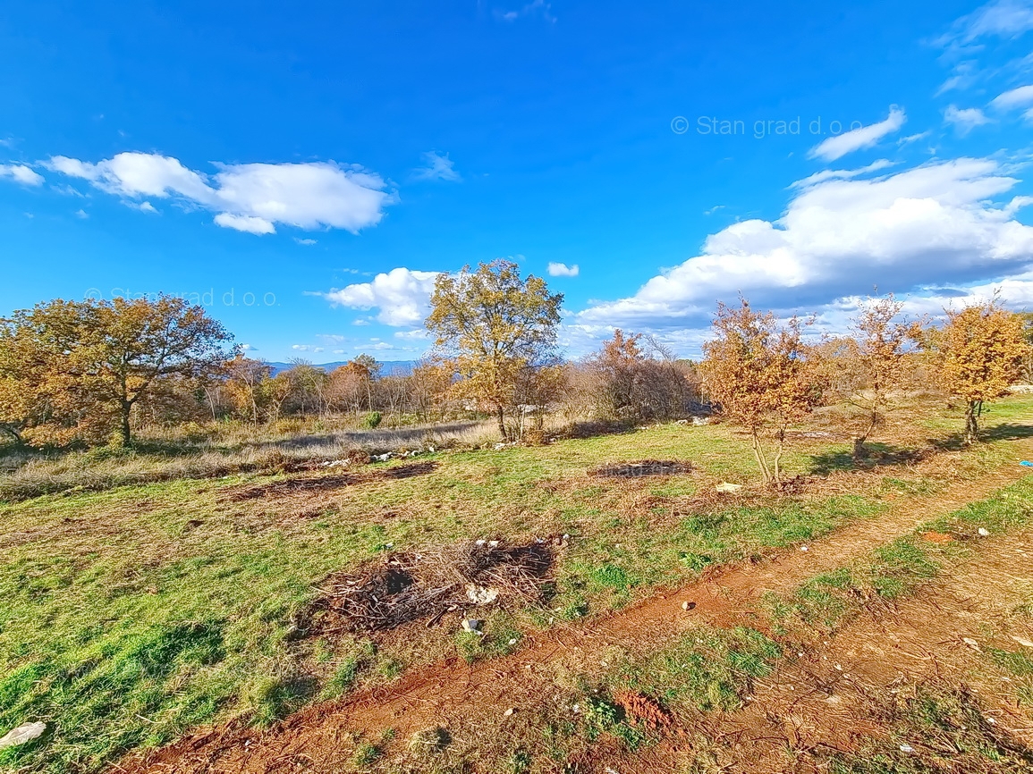 Malinska, terreno edificabile con progettazione concettuale e vista!