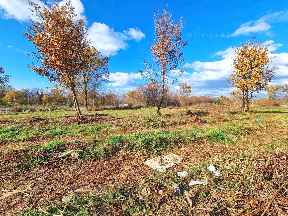 Malinska, terreno edificabile con progettazione concettuale e vista!