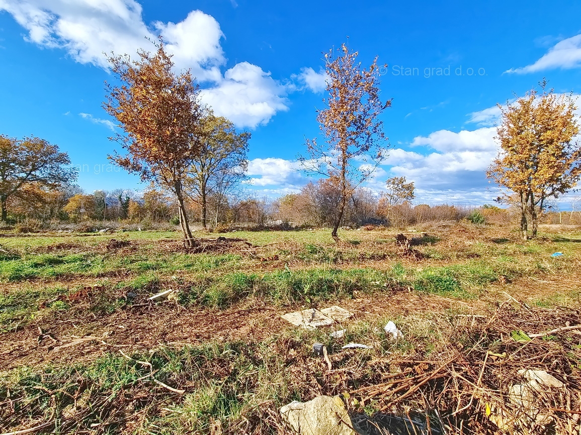 Malinska, terreno edificabile con progettazione concettuale e vista!