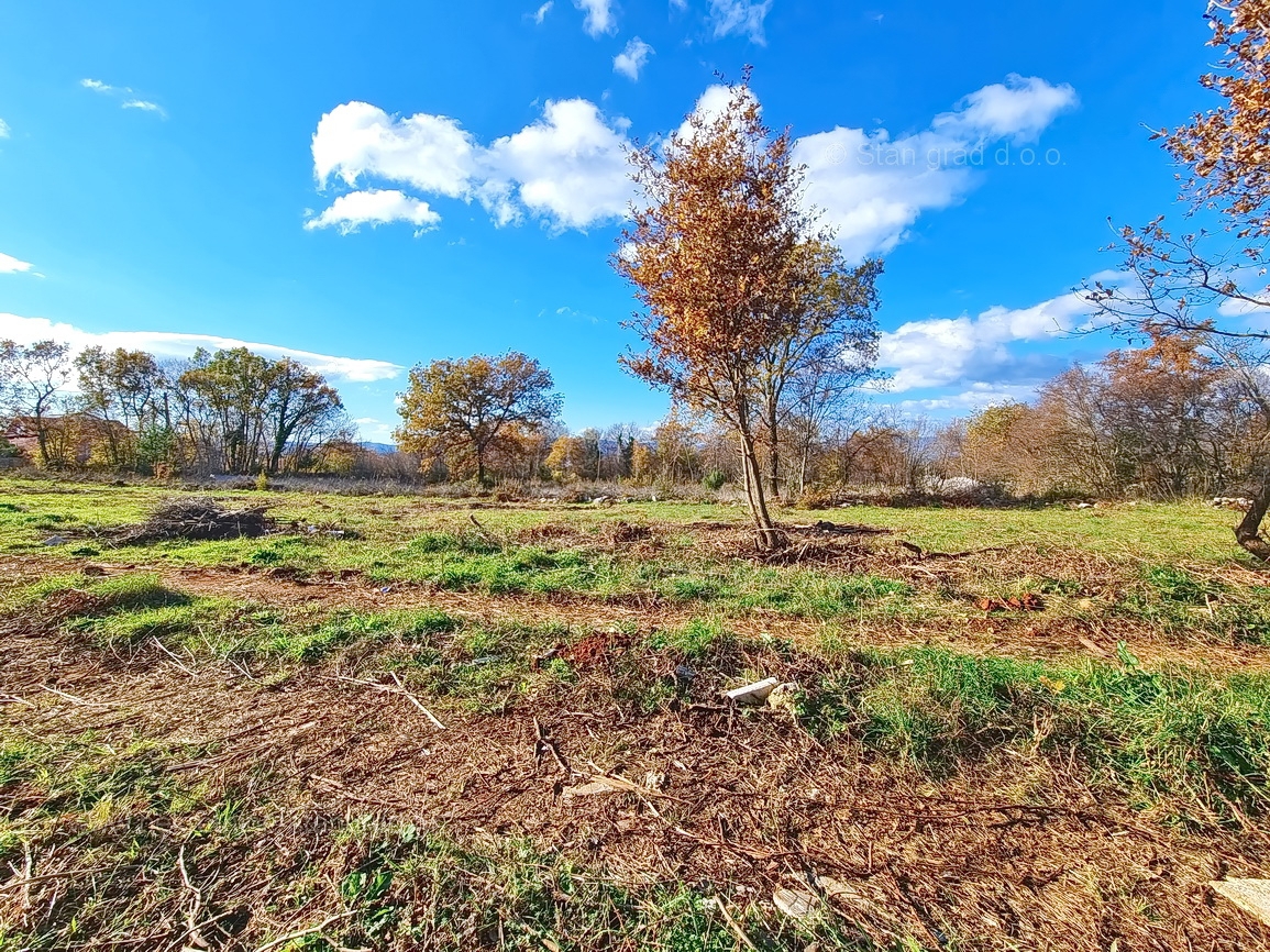 Malinska, terreno edificabile con progettazione concettuale e vista!