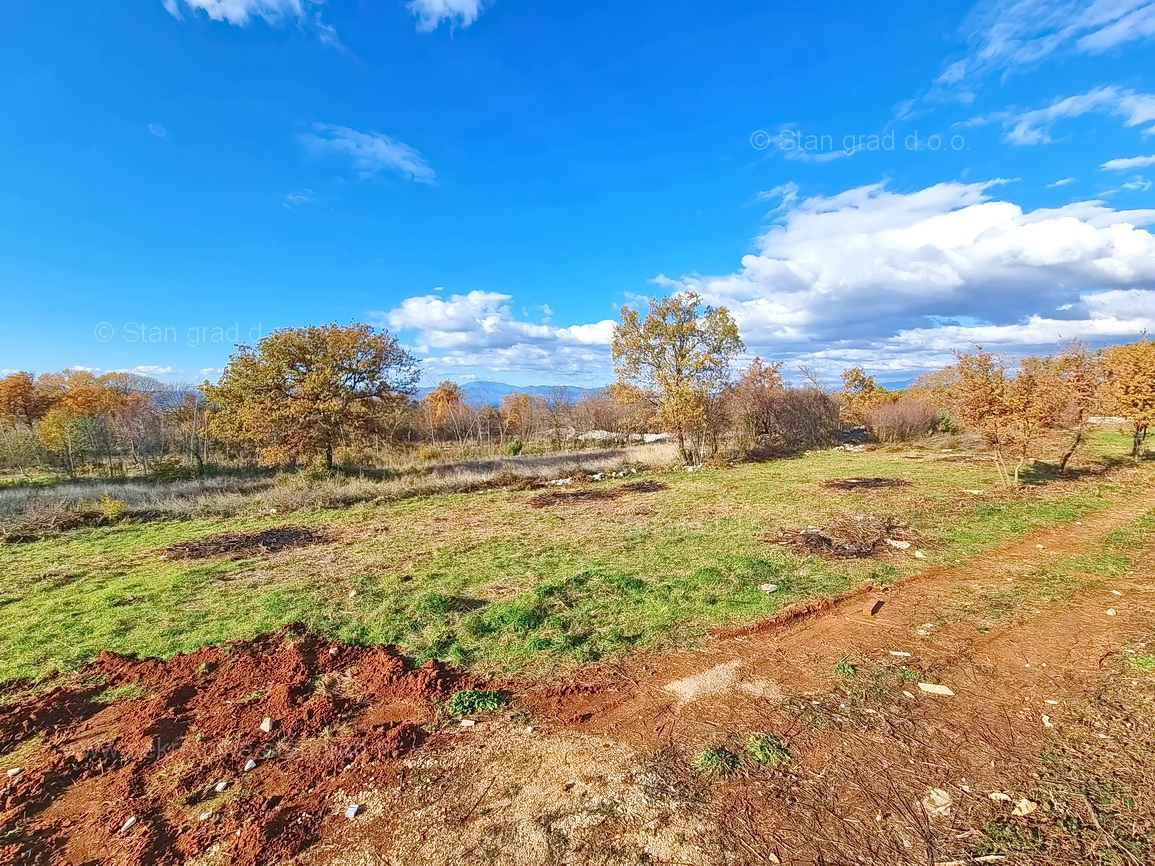 Malinska, terreno edificabile con progettazione concettuale e vista!