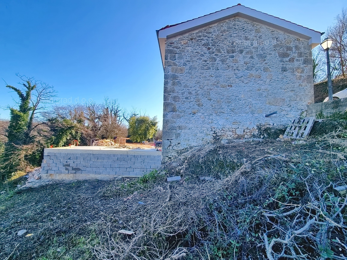 Dobrinj, casa in pietra ristrutturata con piscina a straripamento!