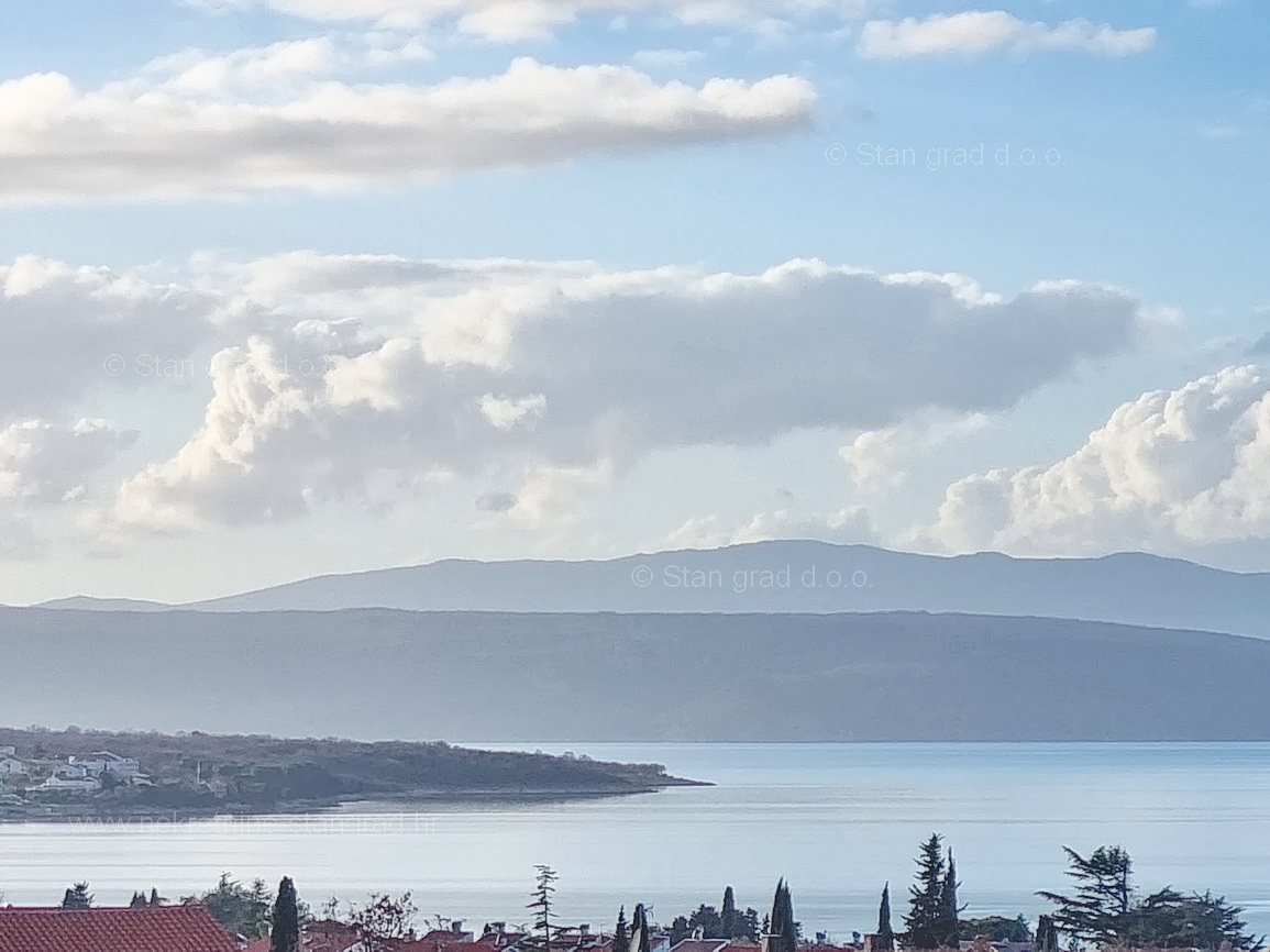 Malinska, terreno edificabile di qualità con vista sul mare!