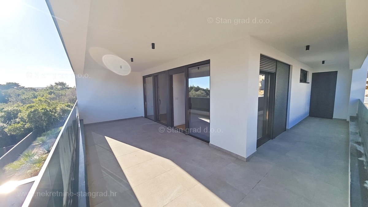 Città di Krk, appartamento su due piani con terrazza sul tetto e piscina!