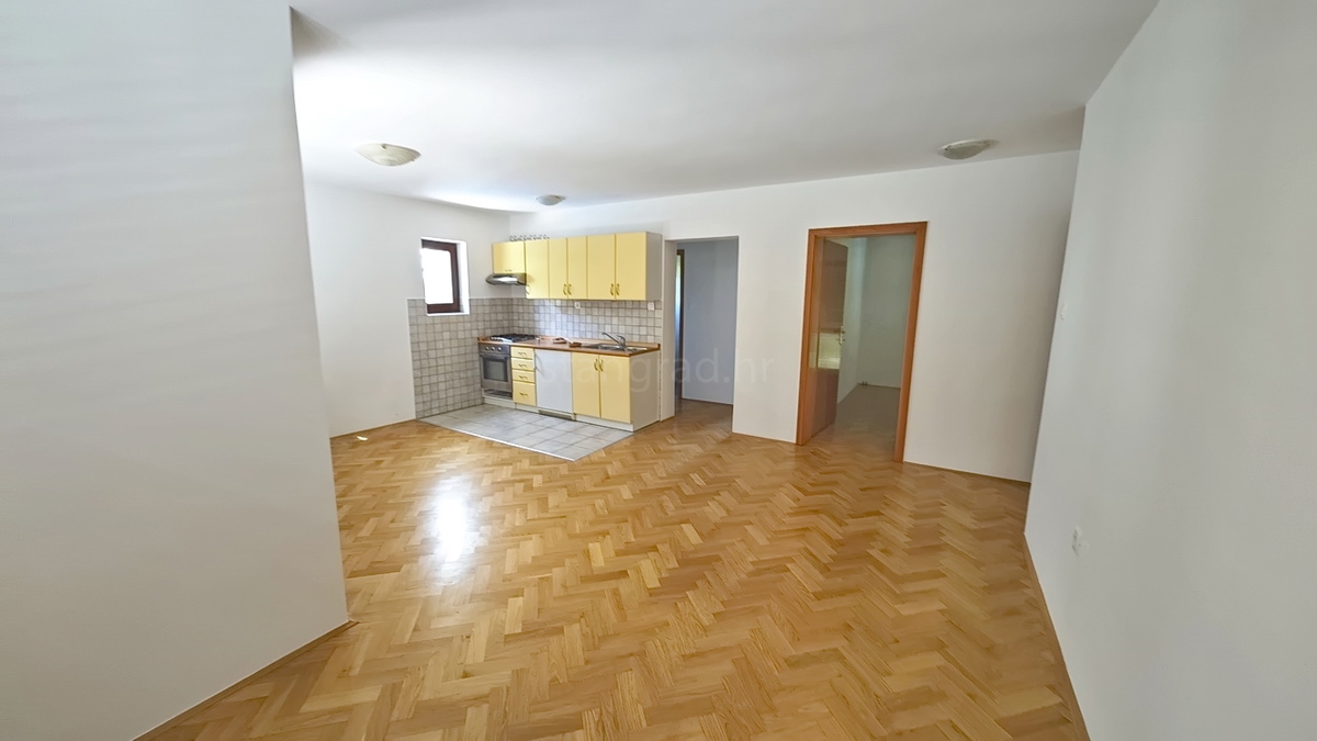 Baška, appartamento al 1° piano in un'ottima posizione con vista!