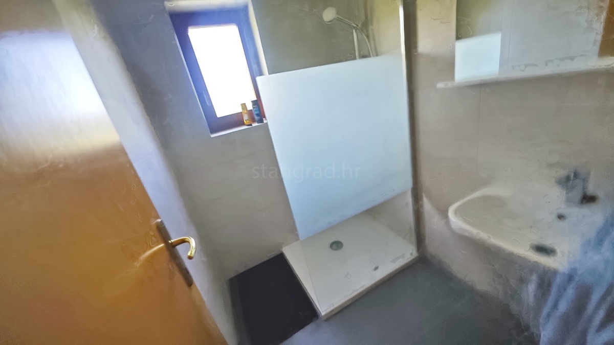 Baška, appartamento al 1° piano in un'ottima posizione con vista!