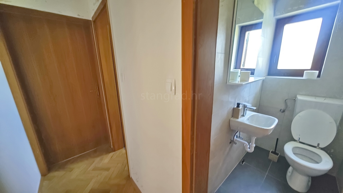 Baška, appartamento al 1° piano in un'ottima posizione con vista!