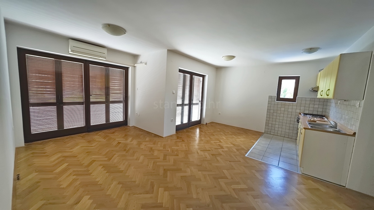 Baška, appartamento al 1° piano in un'ottima posizione con vista!