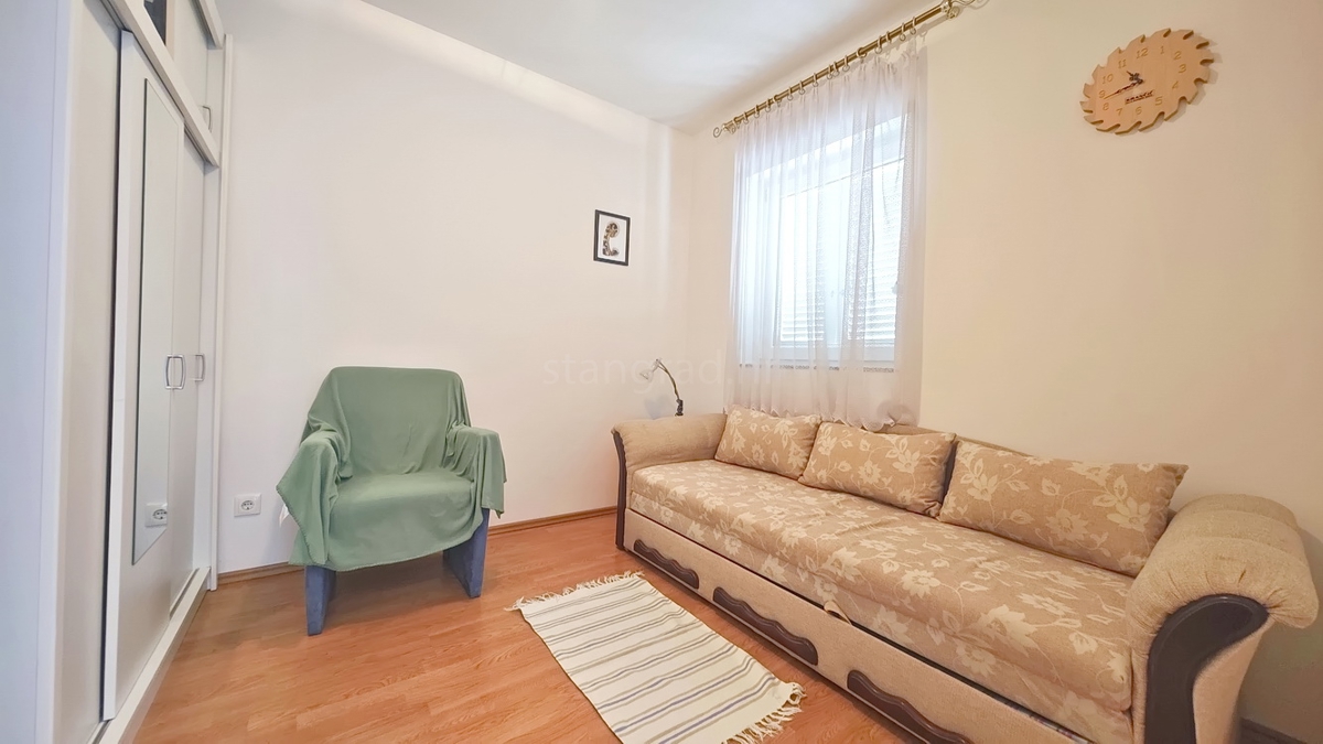 Krk, appartamento al piano terra con giardino in un'ottima posizione!