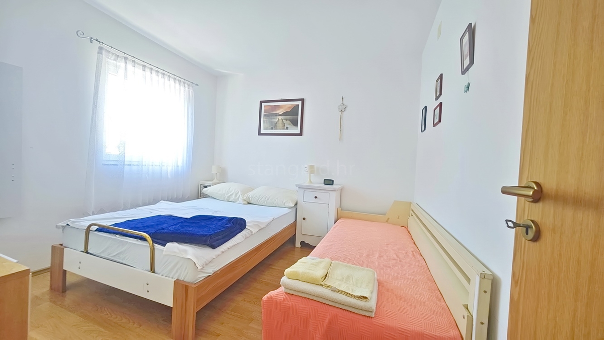 Krk, appartamento al piano terra con giardino in un'ottima posizione!