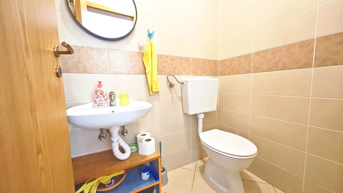 Krk, appartamento al piano terra con giardino in un'ottima posizione!