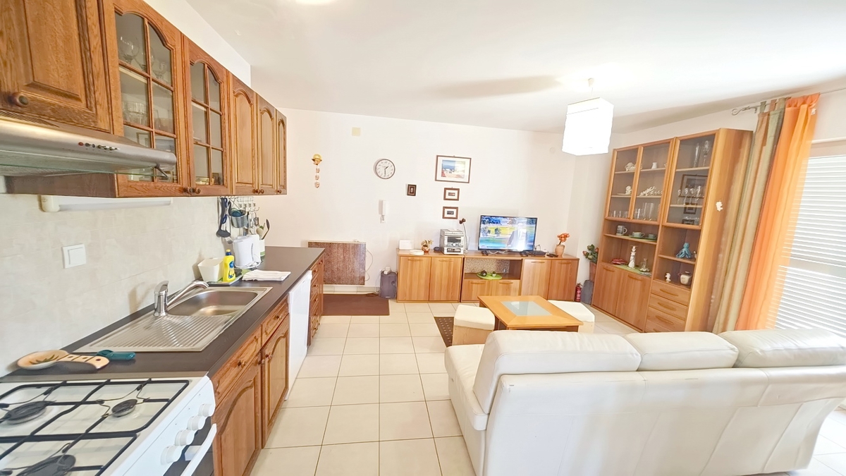 Krk, appartamento al piano terra con giardino in un'ottima posizione!