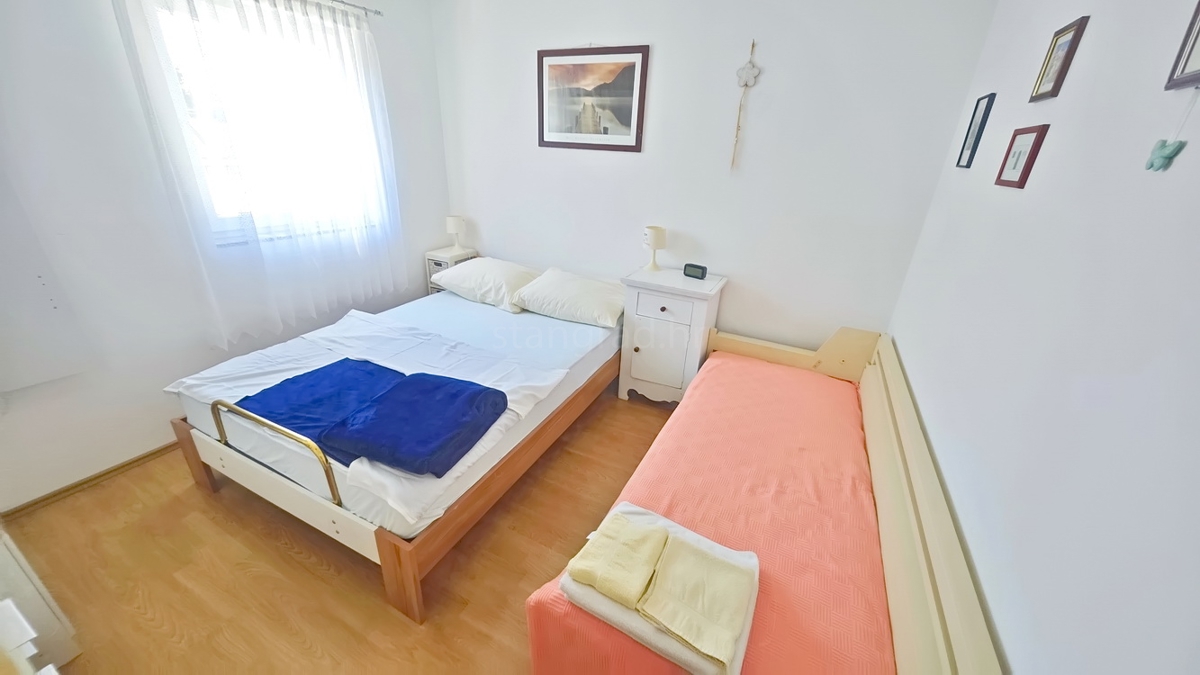 Krk, appartamento al piano terra con giardino in un'ottima posizione!