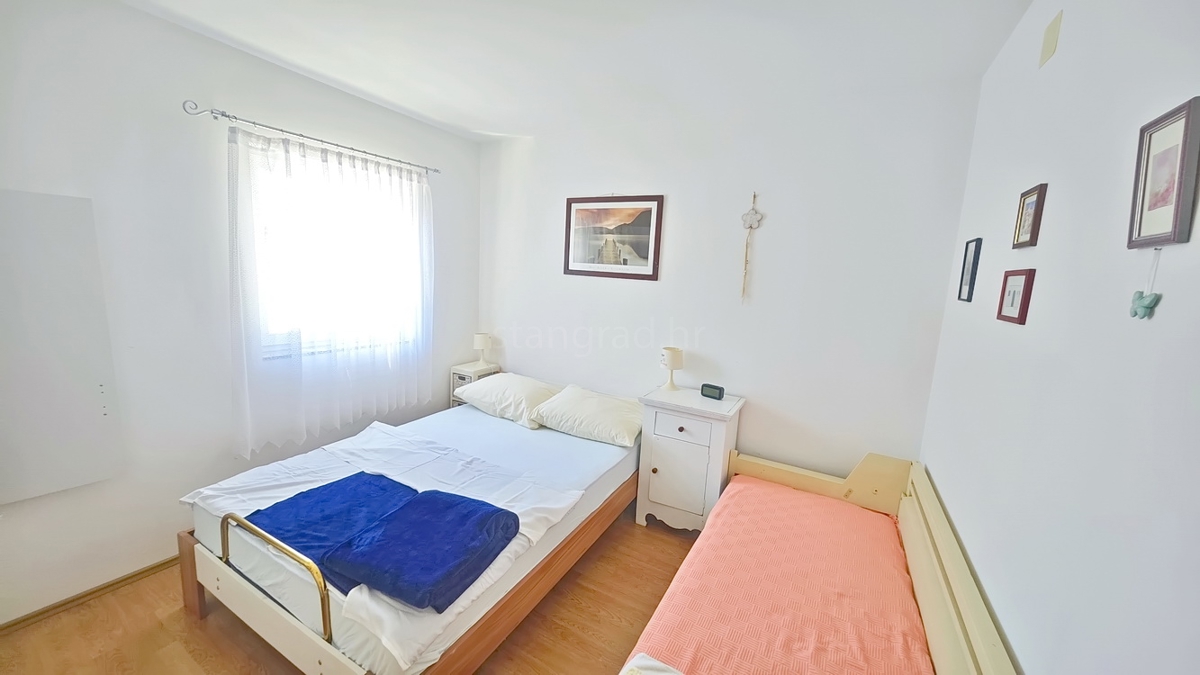 Krk, appartamento al piano terra con giardino in un'ottima posizione!