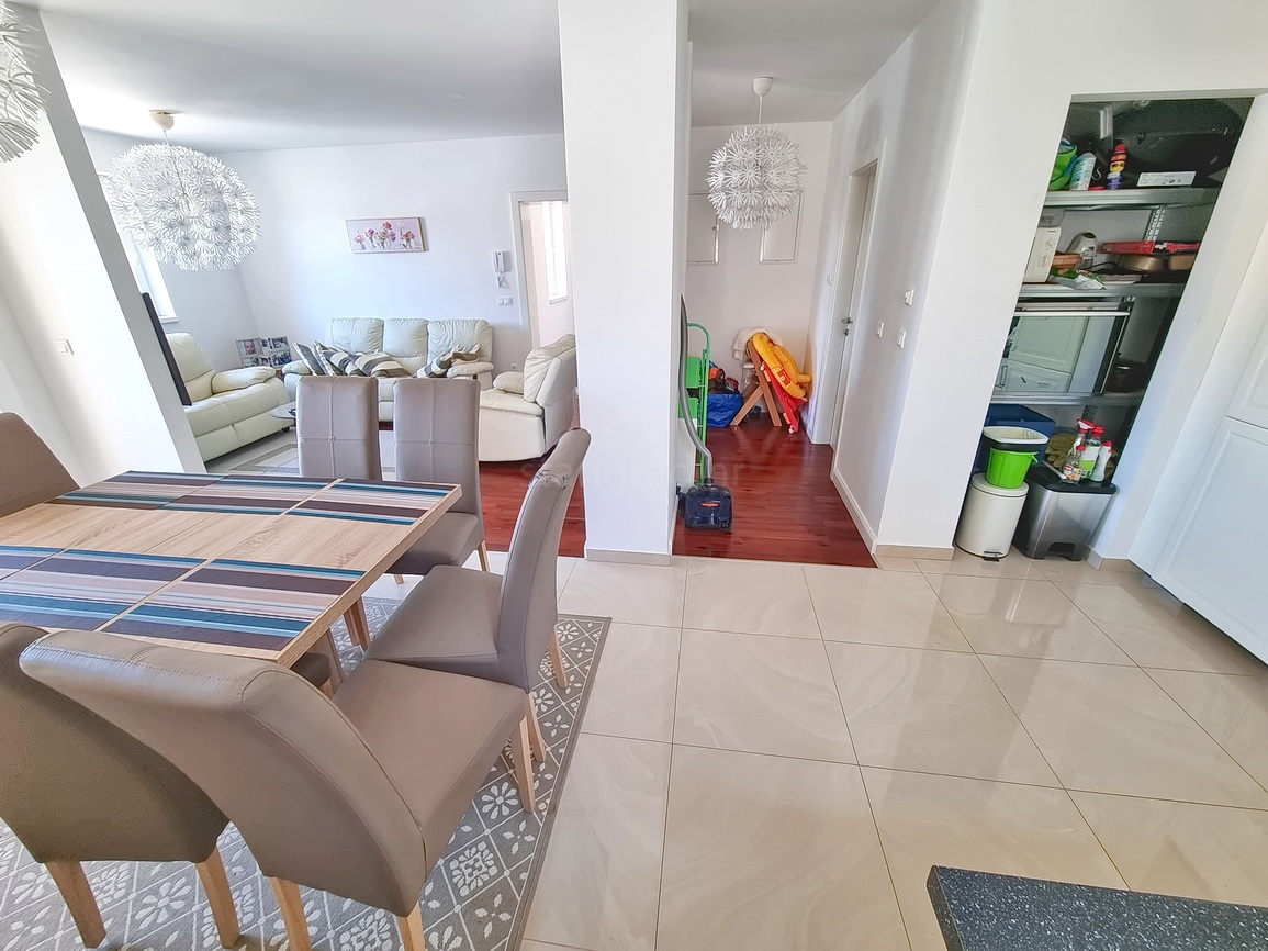 Malinska, spazioso appartamento al 1° piano vicino al mare!