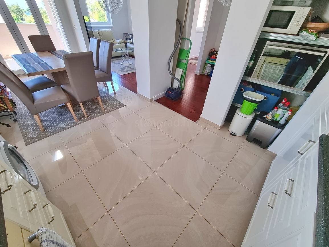 Malinska, spazioso appartamento al 1° piano vicino al mare!