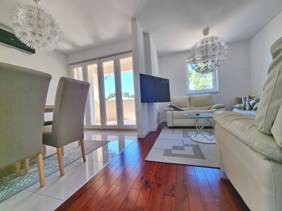 Malinska, spazioso appartamento al 1° piano vicino al mare!