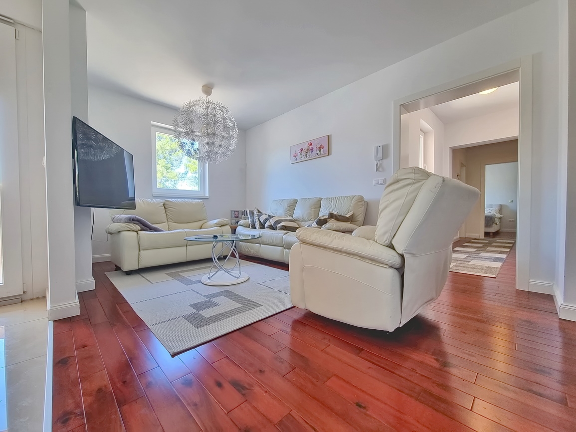 Malinska, spazioso appartamento al 1° piano vicino al mare!