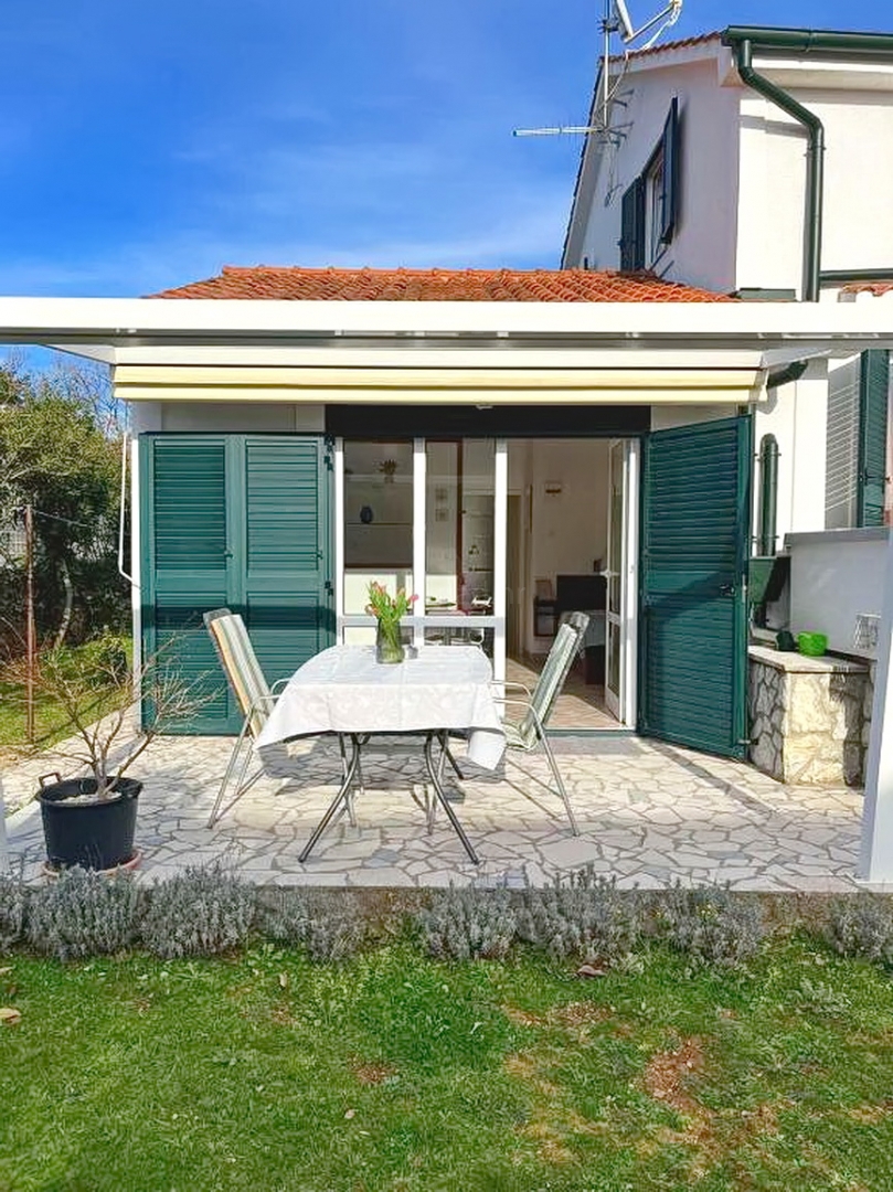 Zona di Krk, casa indipendente con ampio giardino e vista!