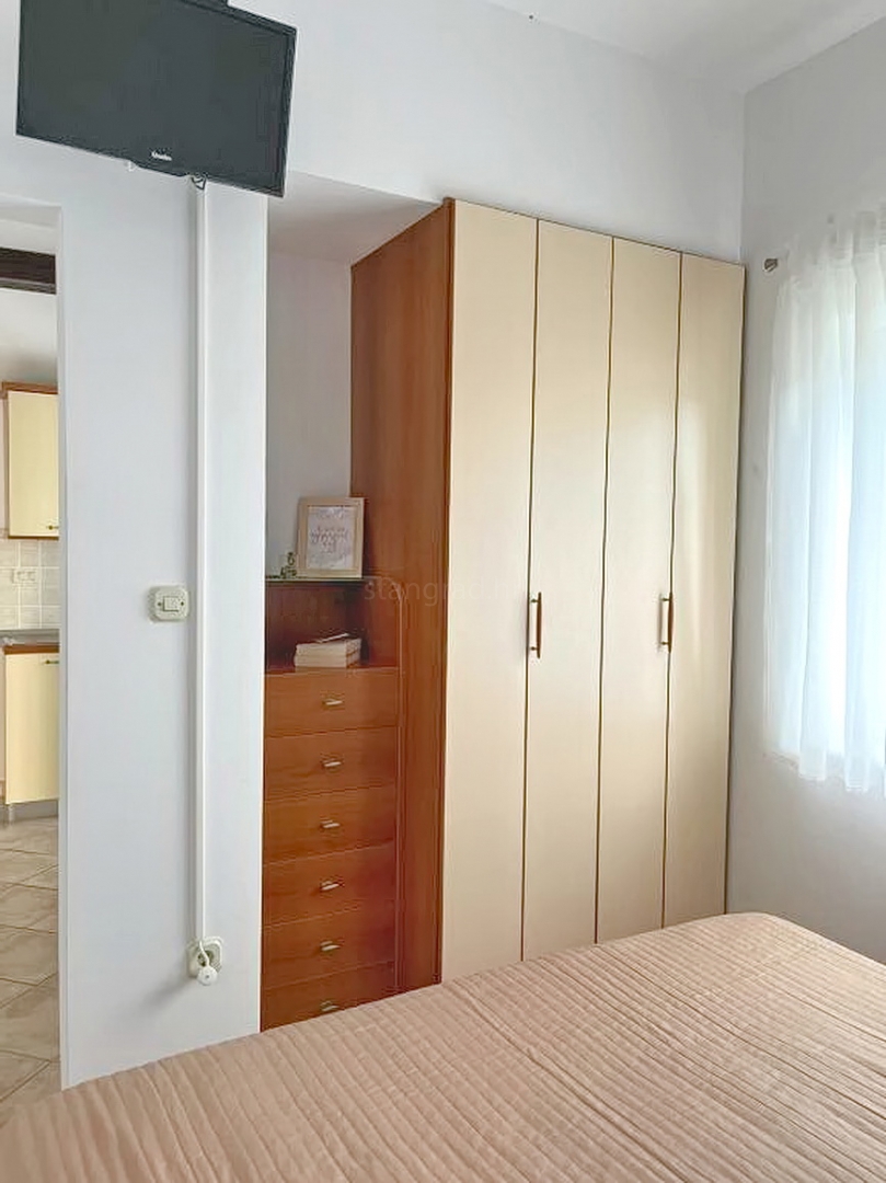 Zona di Krk, casa indipendente con ampio giardino e vista!