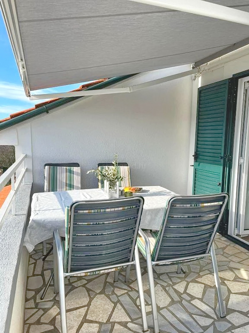 Zona di Krk, casa indipendente con ampio giardino e vista!