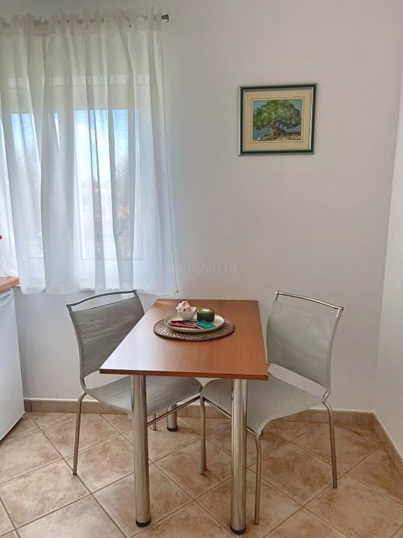 Zona di Krk, casa indipendente con ampio giardino e vista!