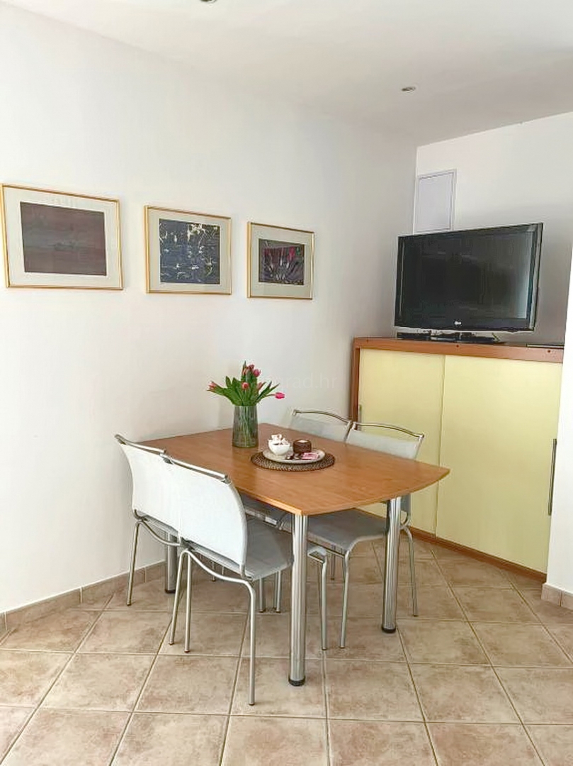 Zona di Krk, casa indipendente con ampio giardino e vista!