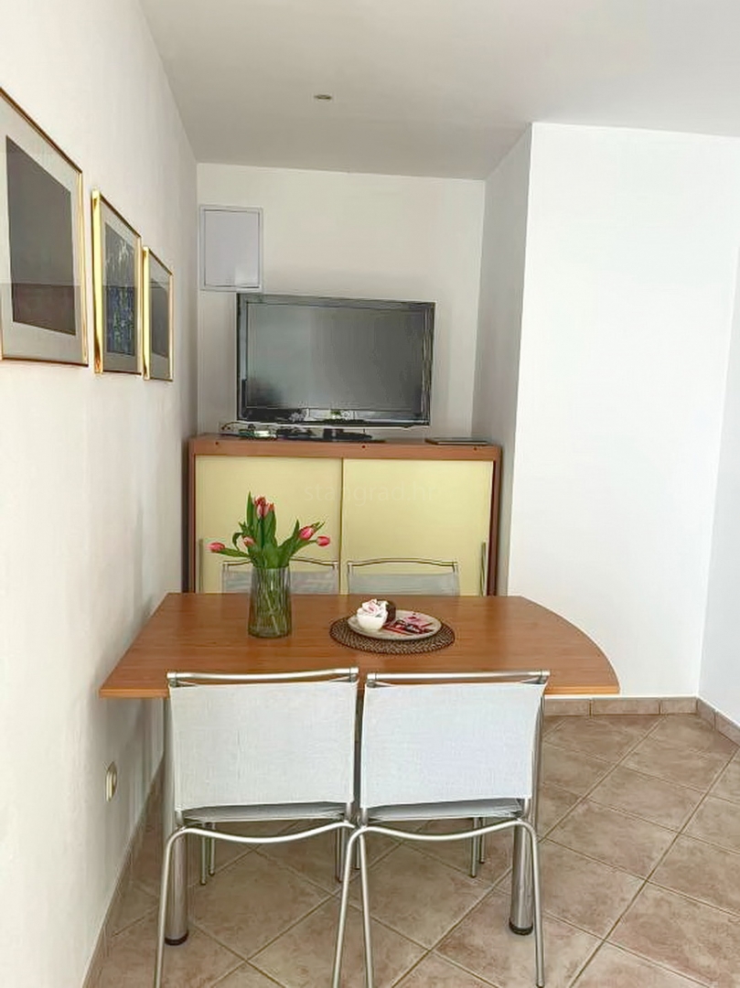 Zona di Krk, casa indipendente con ampio giardino e vista!