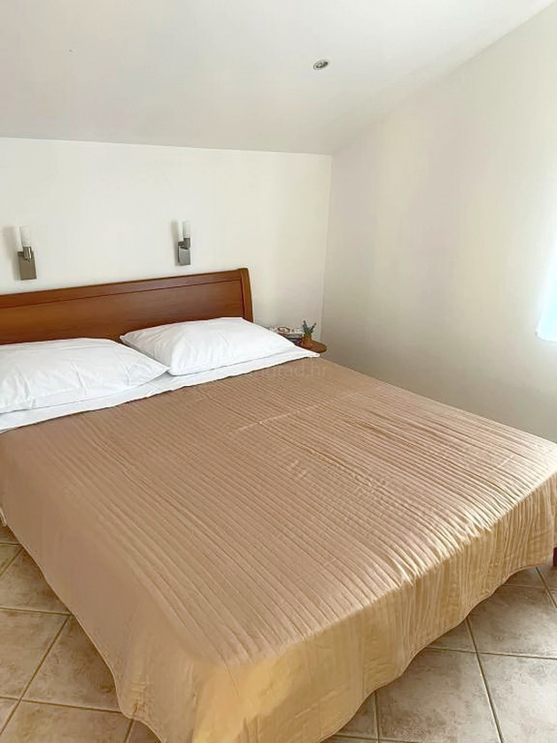 Zona di Krk, casa indipendente con ampio giardino e vista!