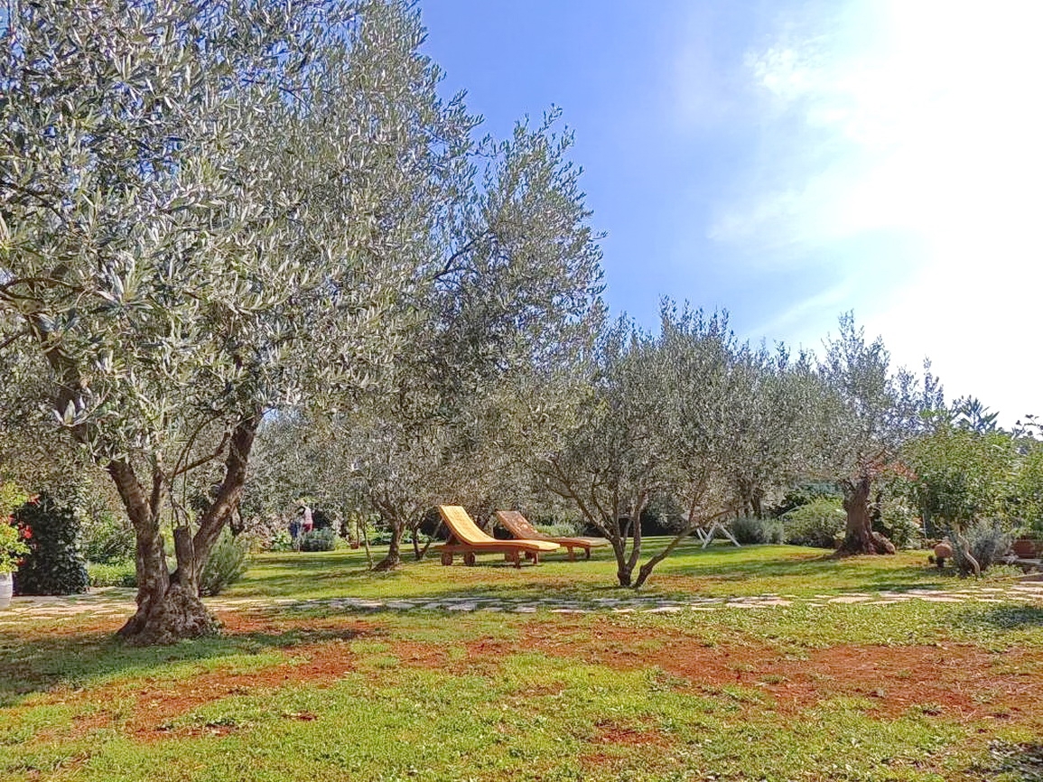 Zona di Krk, casa indipendente con ampio giardino e vista!