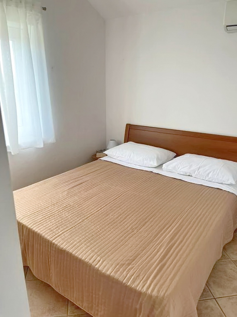 Zona di Krk, casa indipendente con ampio giardino e vista!