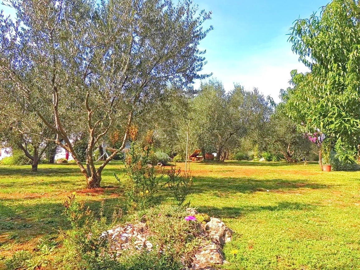 Zona di Krk, casa indipendente con ampio giardino e vista!