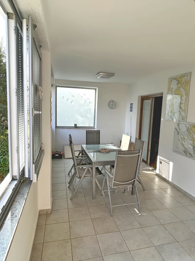 Krk, appartamento al piano terra con giardino nelle immediate vicinanze del mare!