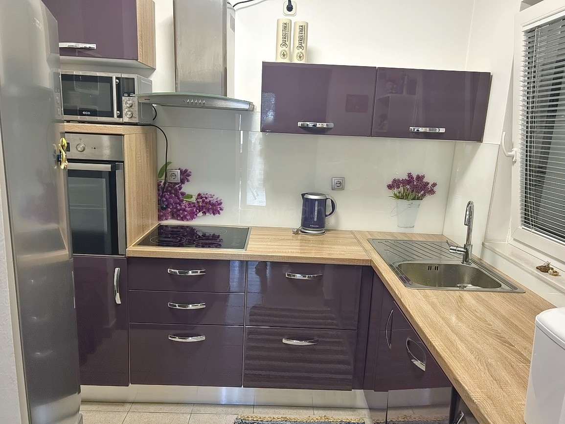 Krk, appartamento al piano terra con giardino nelle immediate vicinanze del mare!