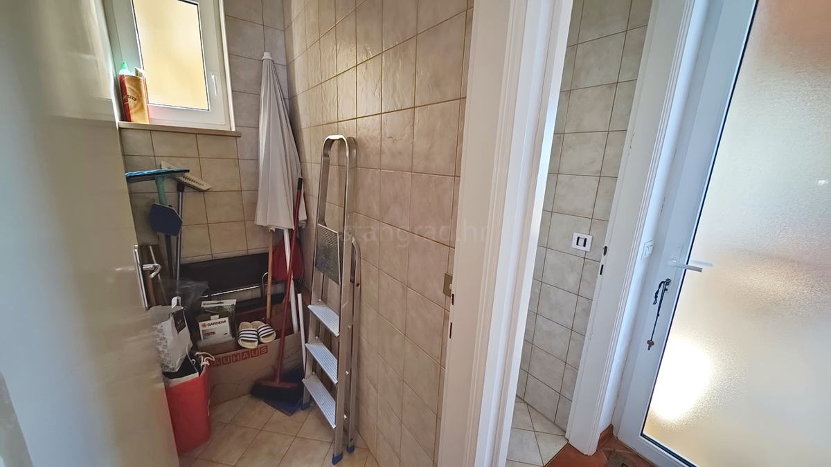 Zona di Punat, villa esclusiva sulla scogliera con vista panoramica sul mare!