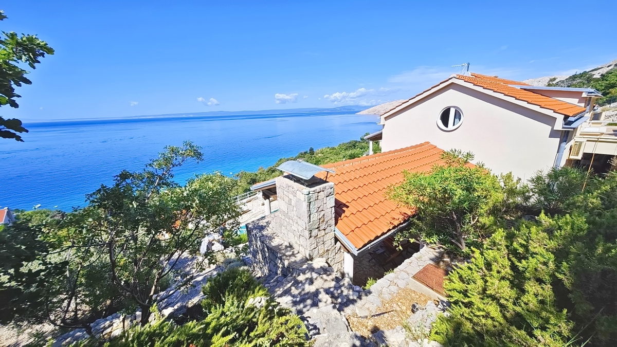 Zona di Punat, villa esclusiva sulla scogliera con vista panoramica sul mare!