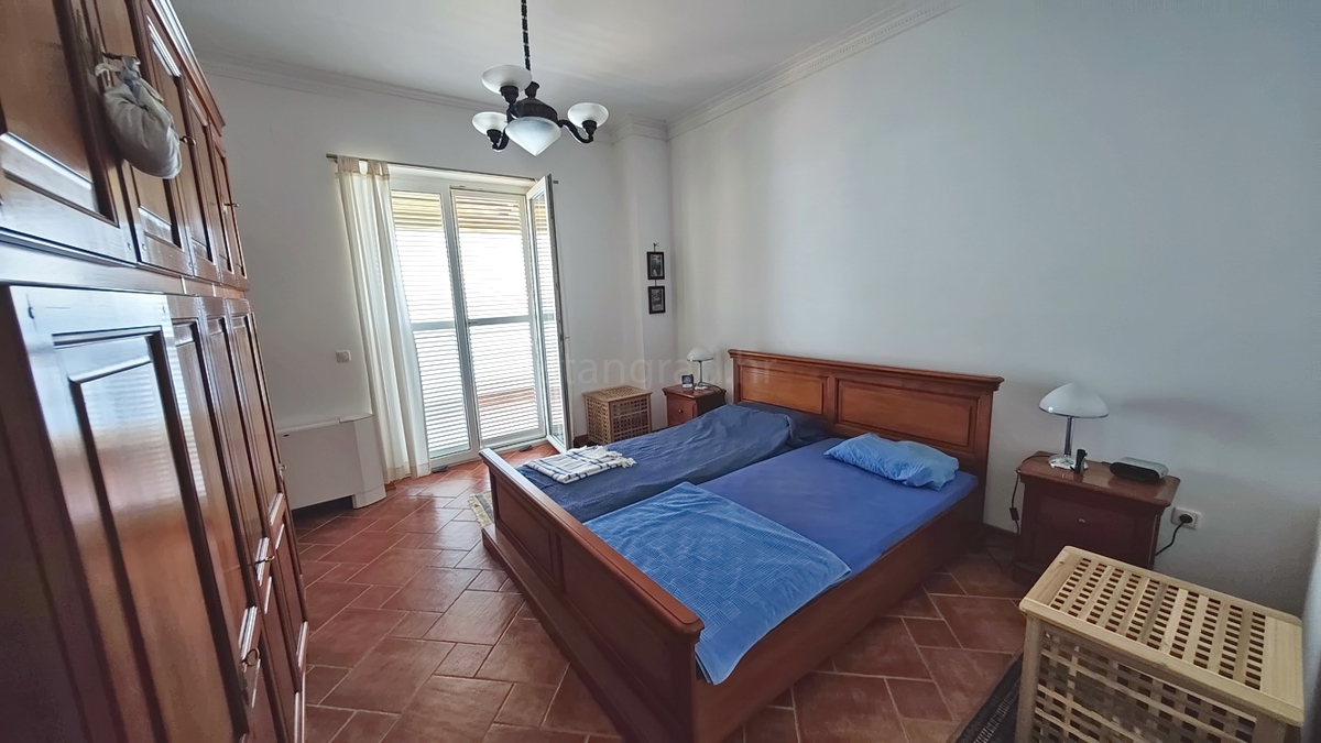 Zona di Punat, villa esclusiva sulla scogliera con vista panoramica sul mare!