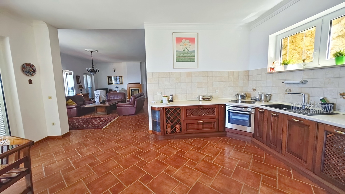 Zona di Punat, villa esclusiva sulla scogliera con vista panoramica sul mare!