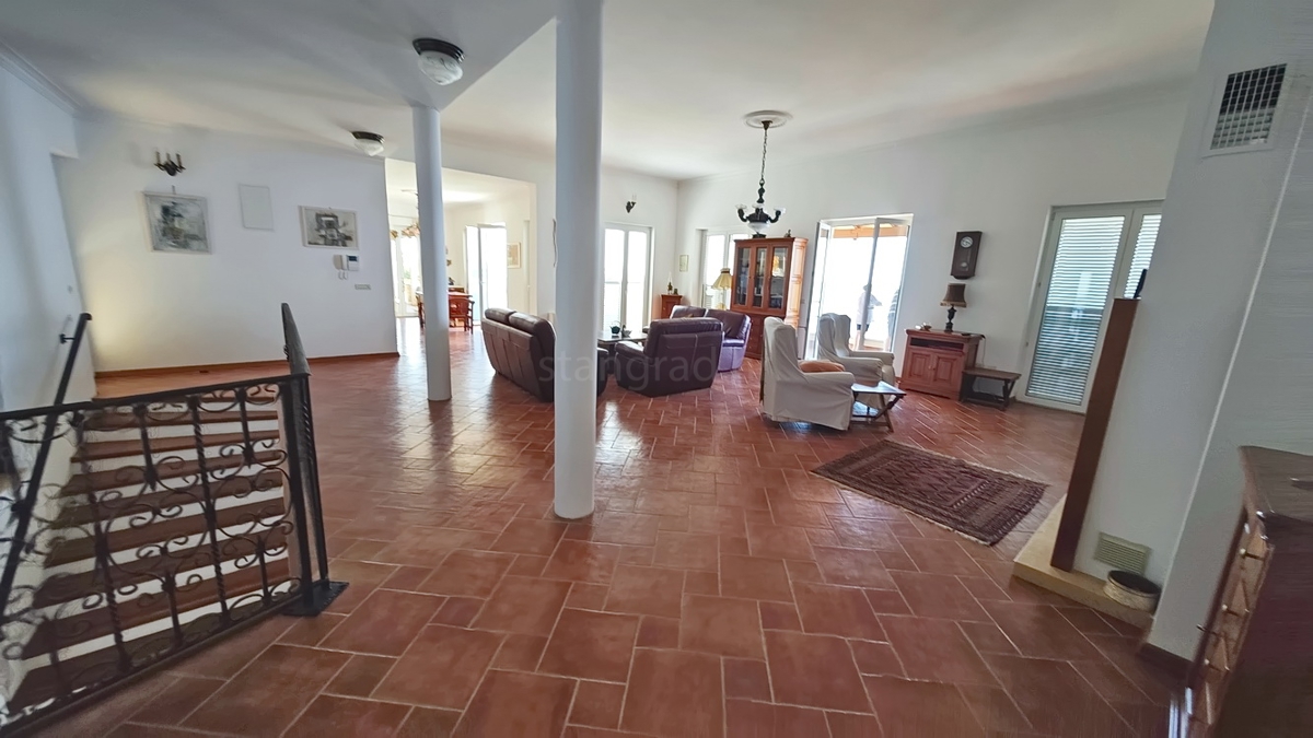 Zona di Punat, villa esclusiva sulla scogliera con vista panoramica sul mare!