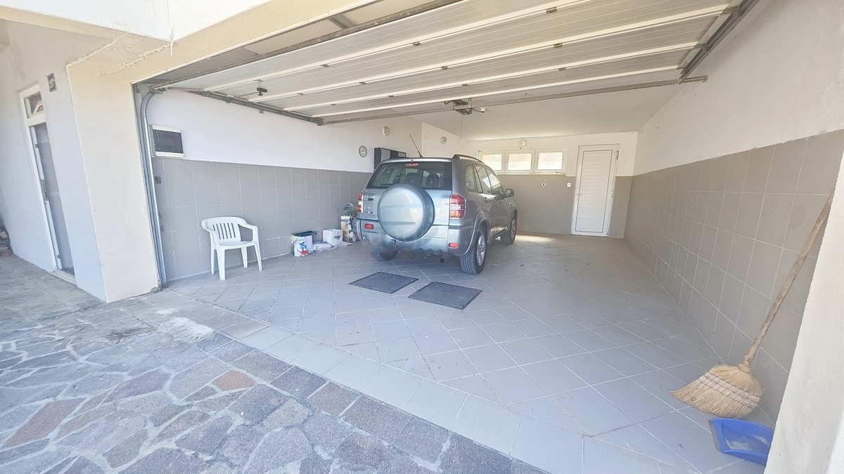 Zona di Punat, villa esclusiva sulla scogliera con vista panoramica sul mare!