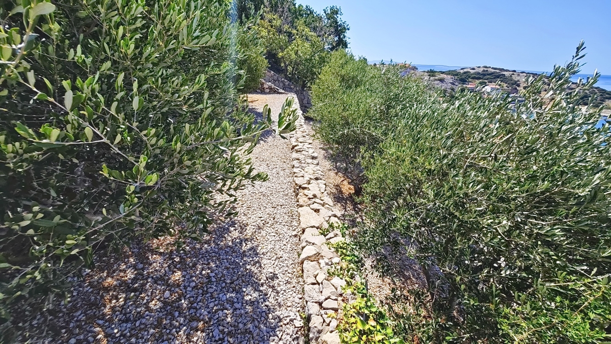 Zona di Punat, villa esclusiva sulla scogliera con vista panoramica sul mare!
