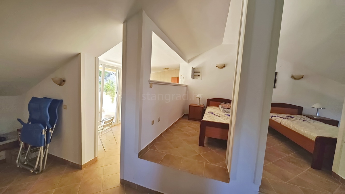 Zona di Punat, villa esclusiva sulla scogliera con vista panoramica sul mare!