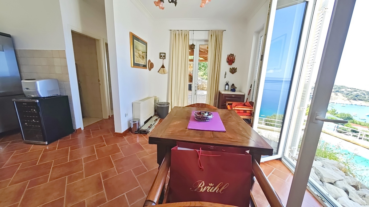 Zona di Punat, villa esclusiva sulla scogliera con vista panoramica sul mare!
