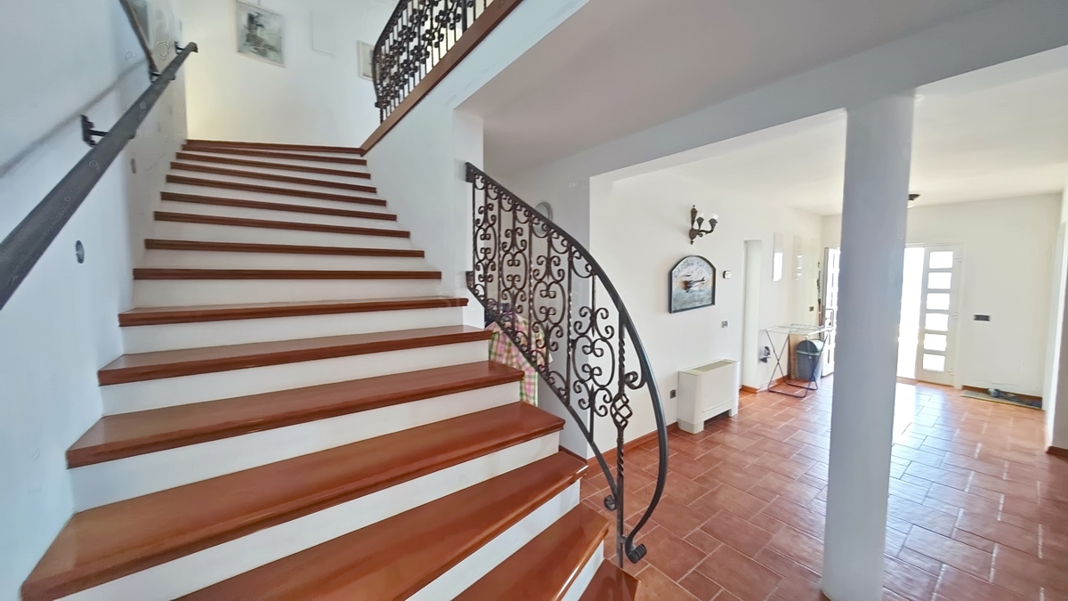 Zona di Punat, villa esclusiva sulla scogliera con vista panoramica sul mare!