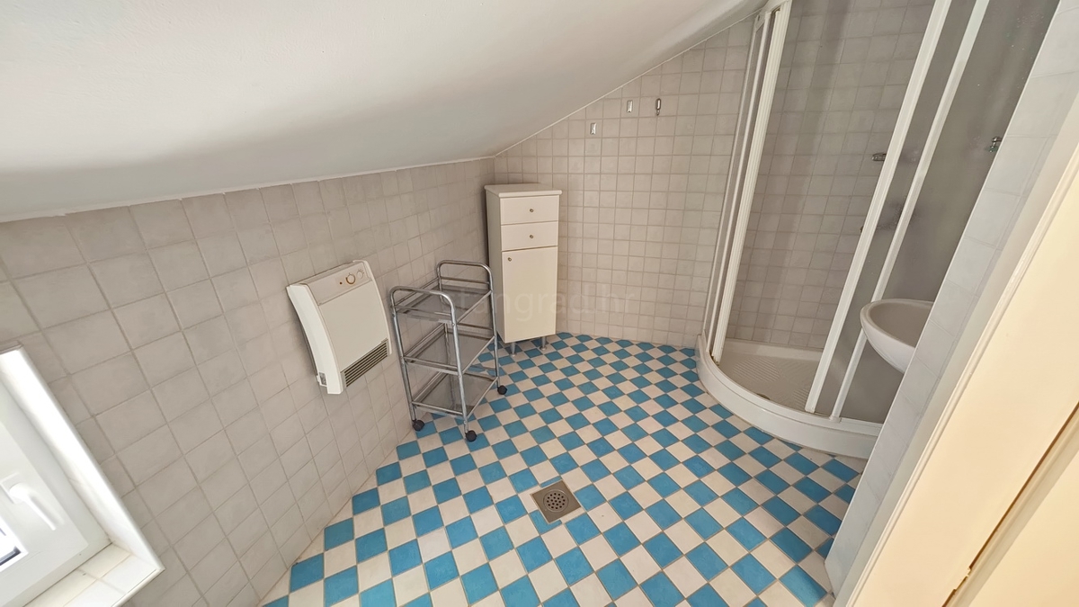 Zona di Punat, villa esclusiva sulla scogliera con vista panoramica sul mare!